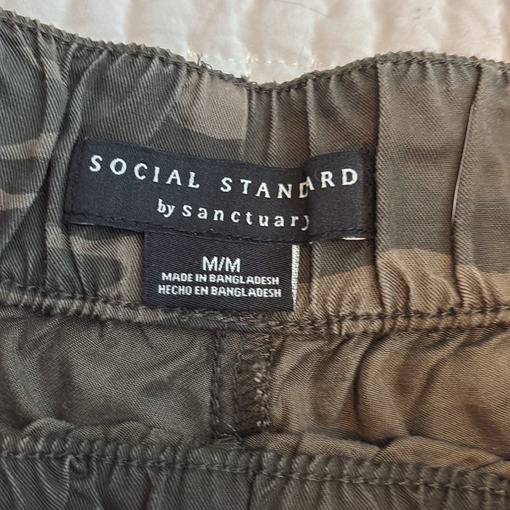 Social Standard bySanctuary Olive Camouflage Shorts
Size medium - Picture 2 of 9